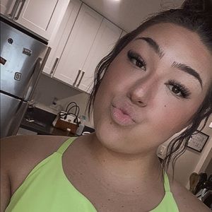 Meet your Posher, Allyssa